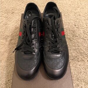 Gucci Black Leather Low-Top Sneakers with Green and Red Web